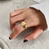 18K Gold Thread Texture Croissant Ring