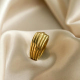 18K Gold Thread Texture Croissant Ring